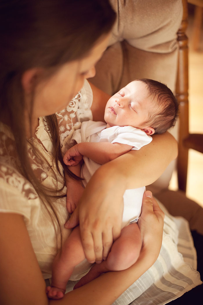 simple newborn baby photographer milwaukee