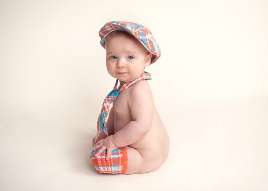 baby boy sitting photography